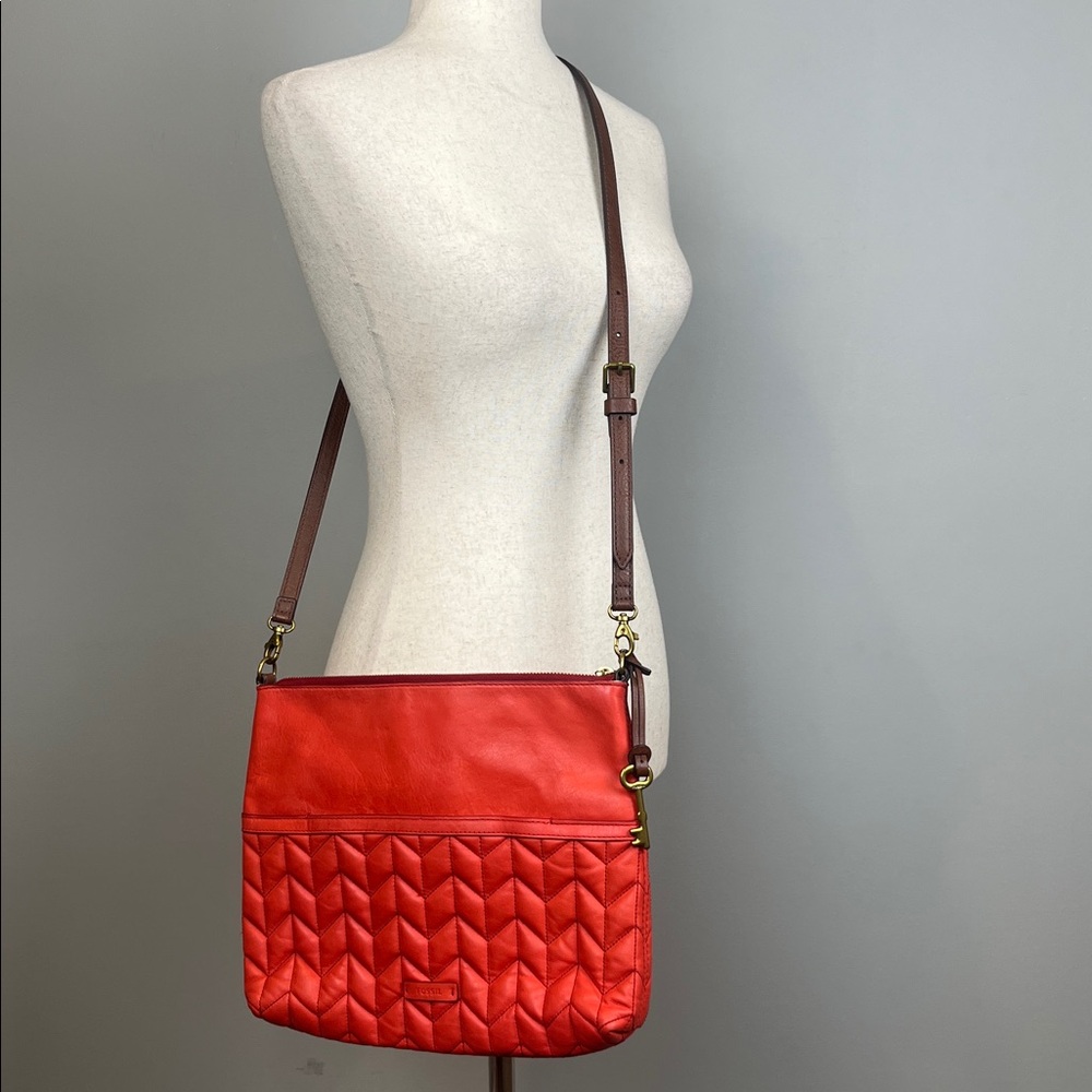 Fossil Fiona Crossbody Bag Coral Red Quilted Leather Adjustable Strap
